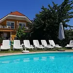 Aqua Apartmanhaz *