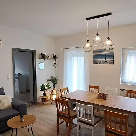 Aqua Apartmanhaz * Gyenesdiás